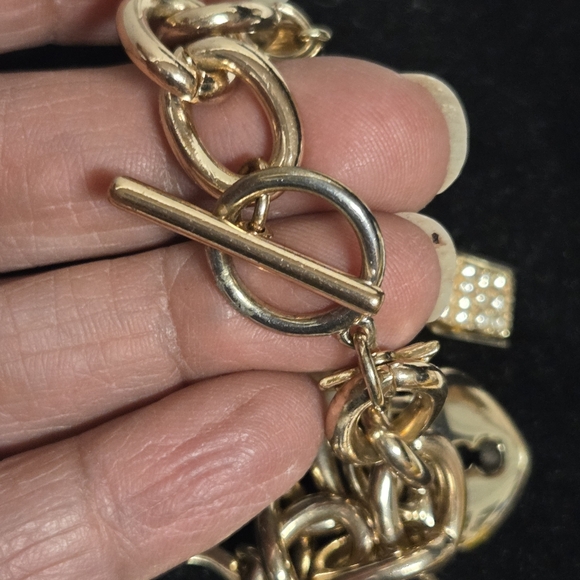 Vintage Guess Gold-tone Chain Charm Bracelet - Picture 2 of 6